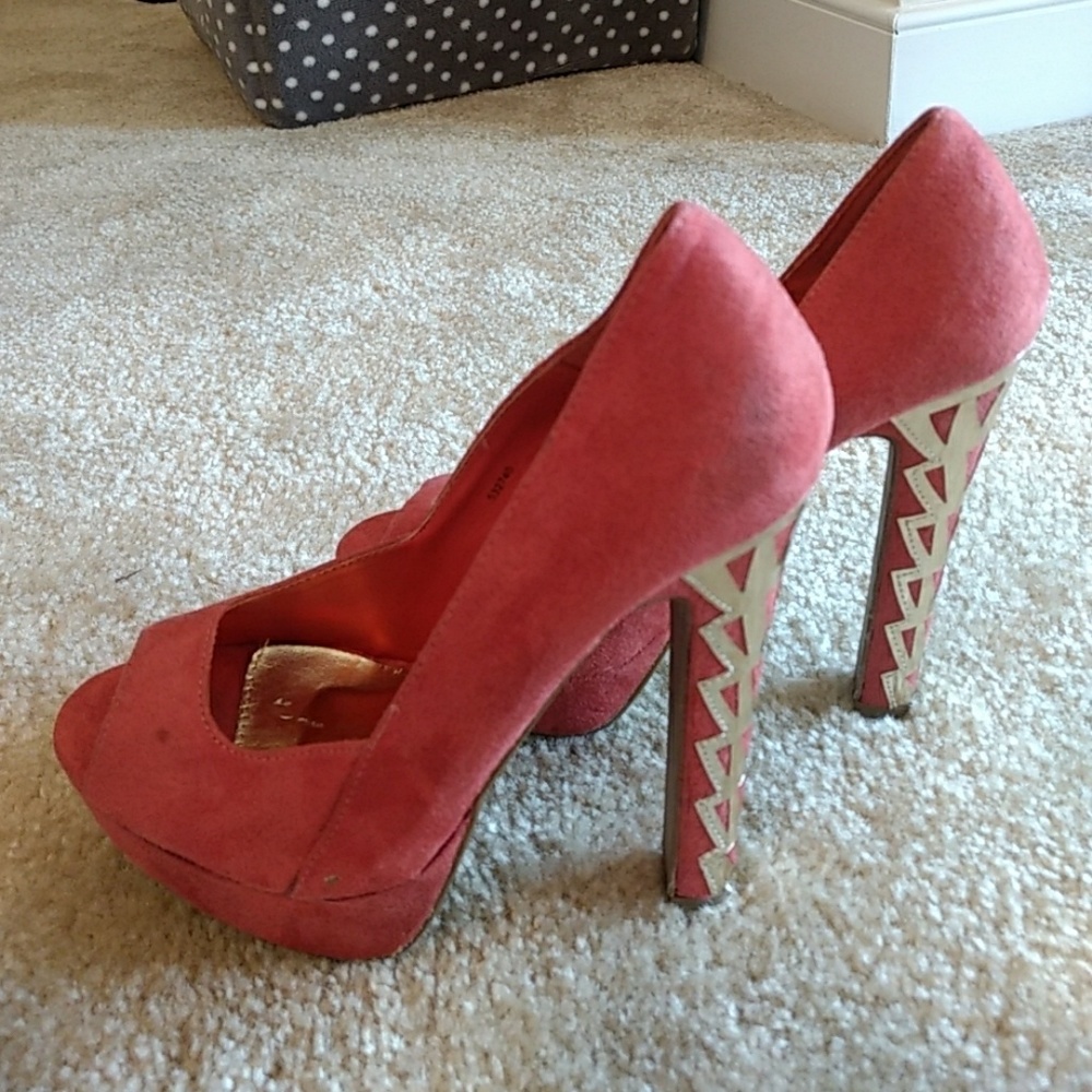 Heels - Picture 3 of 4
